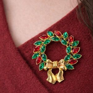 Christmas Wreath Brooch 2" Gold Plated Rhinestones Seasonal Holiday Gift VTG